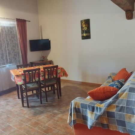 Agriturismo Le Cascine Castel di Tora Extérieur photo