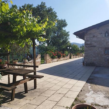 Agriturismo Le Cascine Castel di Tora Extérieur photo