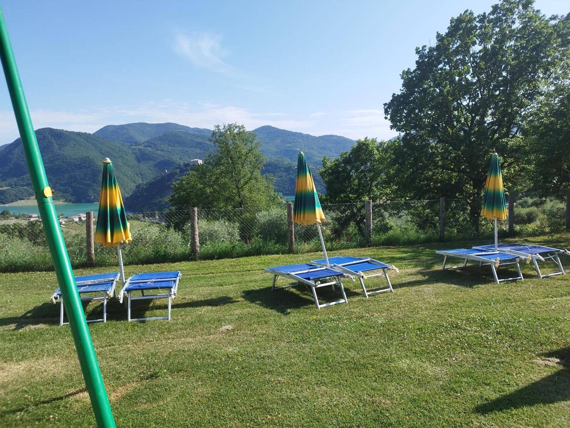 Agriturismo Le Cascine Castel di Tora Extérieur photo