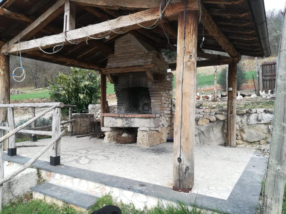 Agriturismo Le Cascine Castel di Tora Extérieur photo