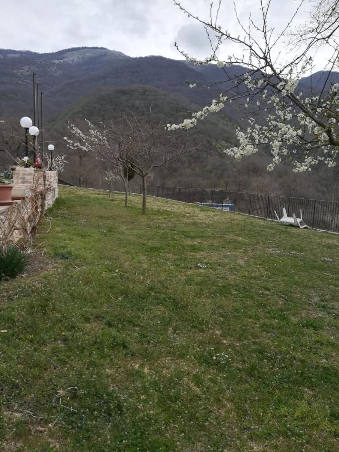 Agriturismo Le Cascine Castel di Tora Extérieur photo