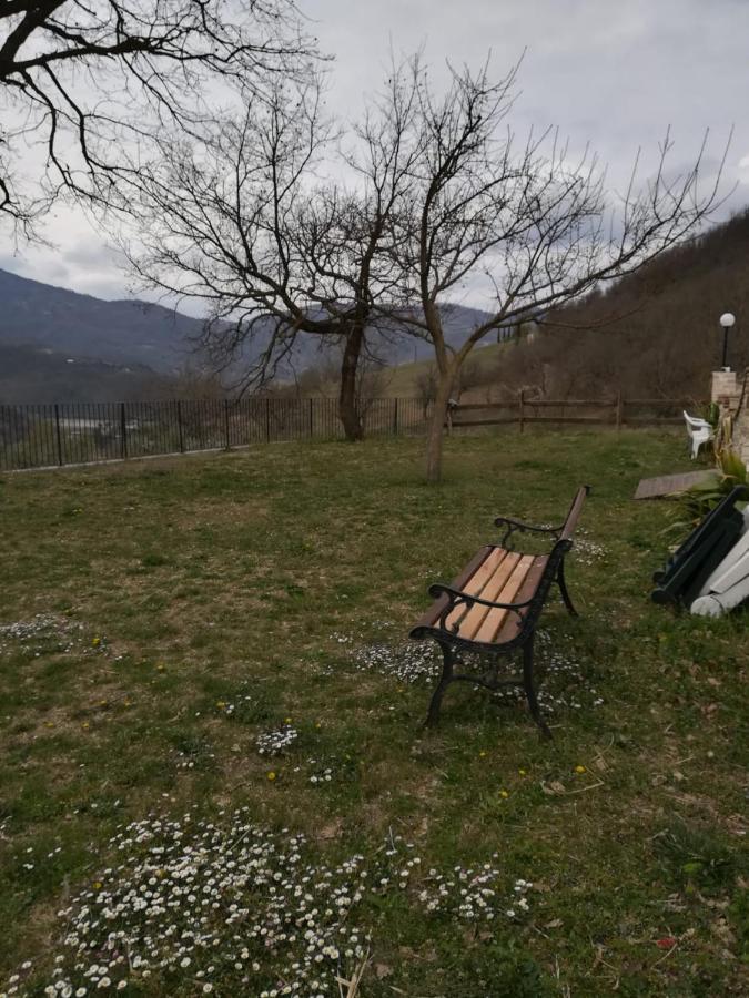 Agriturismo Le Cascine Castel di Tora Extérieur photo